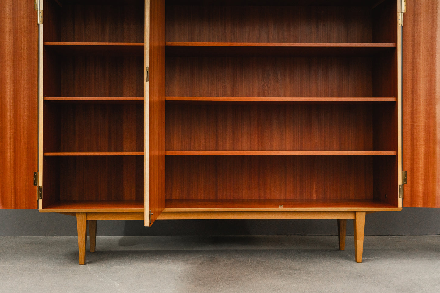 Stilvolles Mid-Century Sideboard
