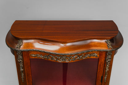Elegante kleine Vitrine