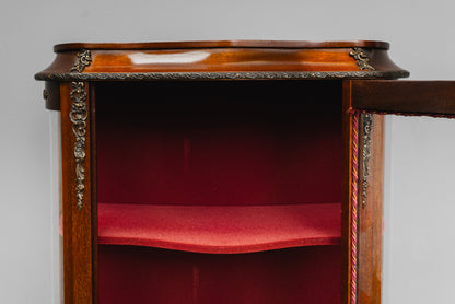 Elegante kleine Vitrine