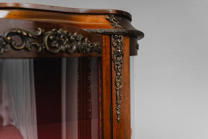 Elegante kleine Vitrine