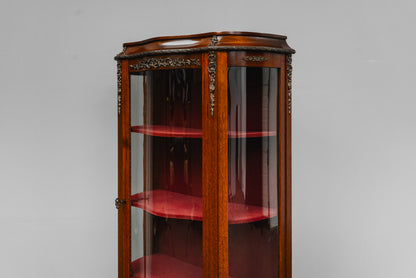 Elegante kleine Vitrine