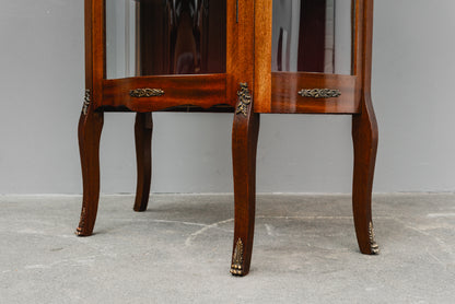 Elegante kleine Vitrine