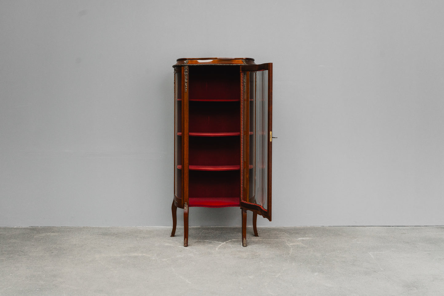 Elegante kleine Vitrine