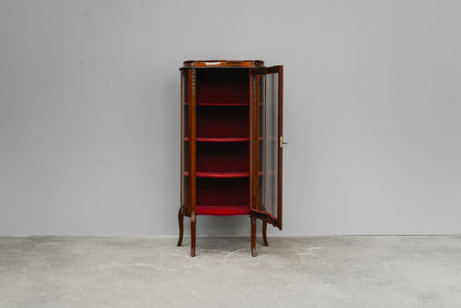 Elegante kleine Vitrine