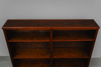 Schlichtes Jugendstil Bücherregal