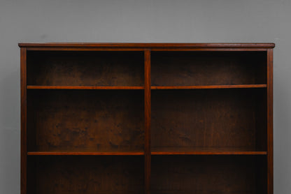 Schlichtes Jugendstil Bücherregal