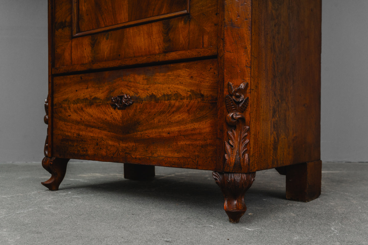 Elegantes Louis Philippe Vertiko