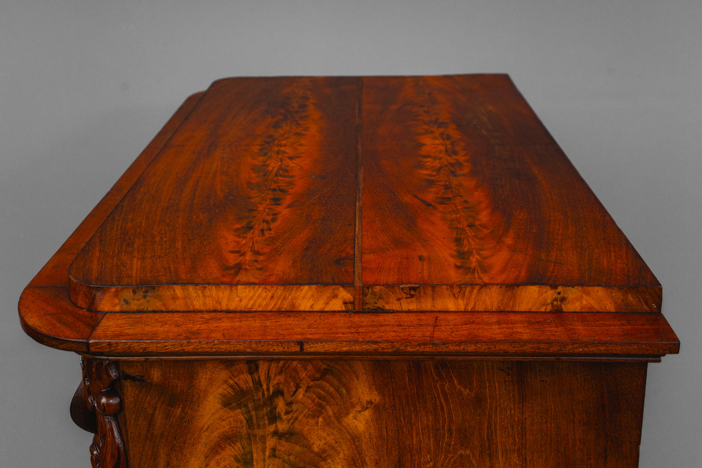 Elegantes Louis Philippe Vertiko