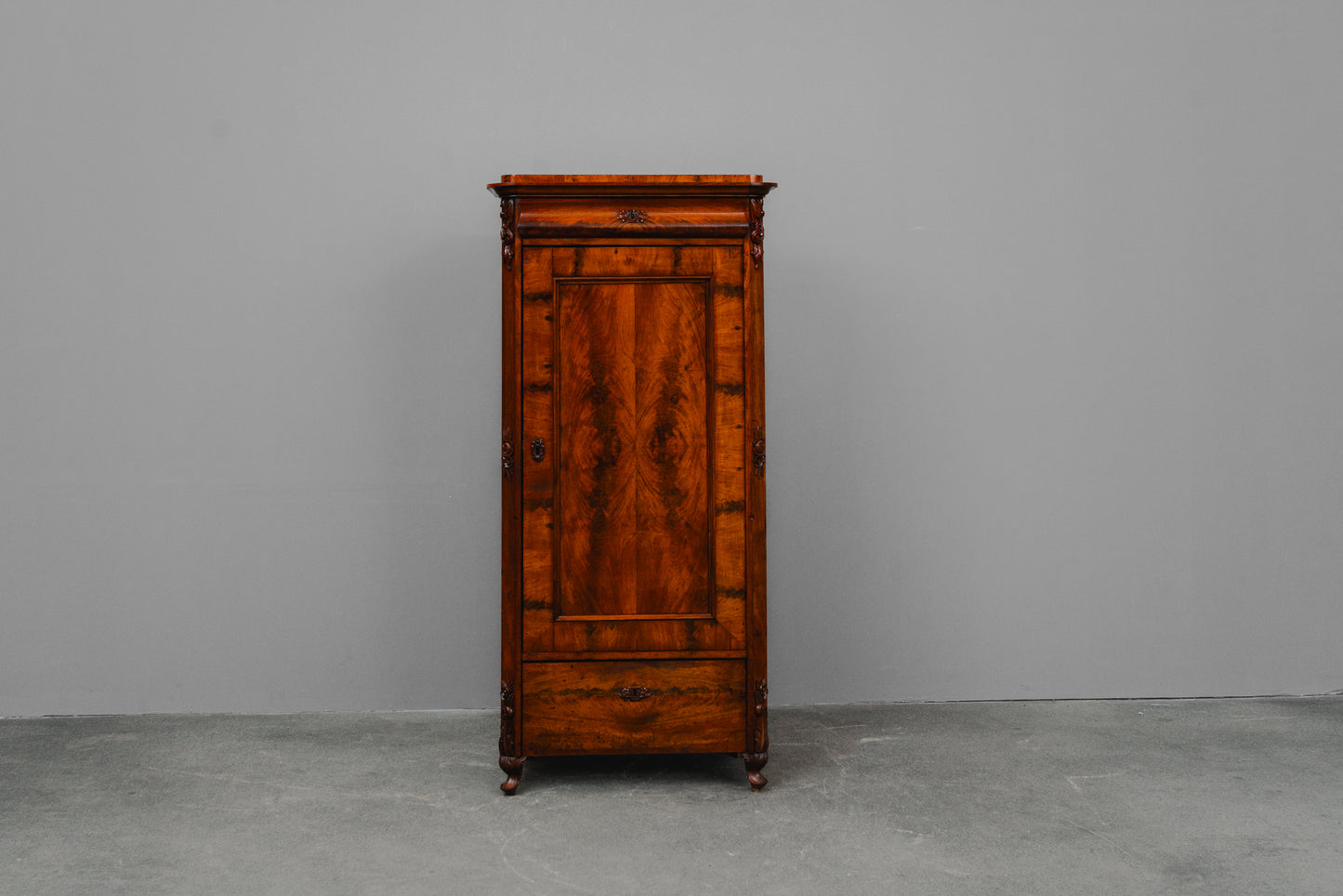 Elegantes Louis Philippe Vertiko