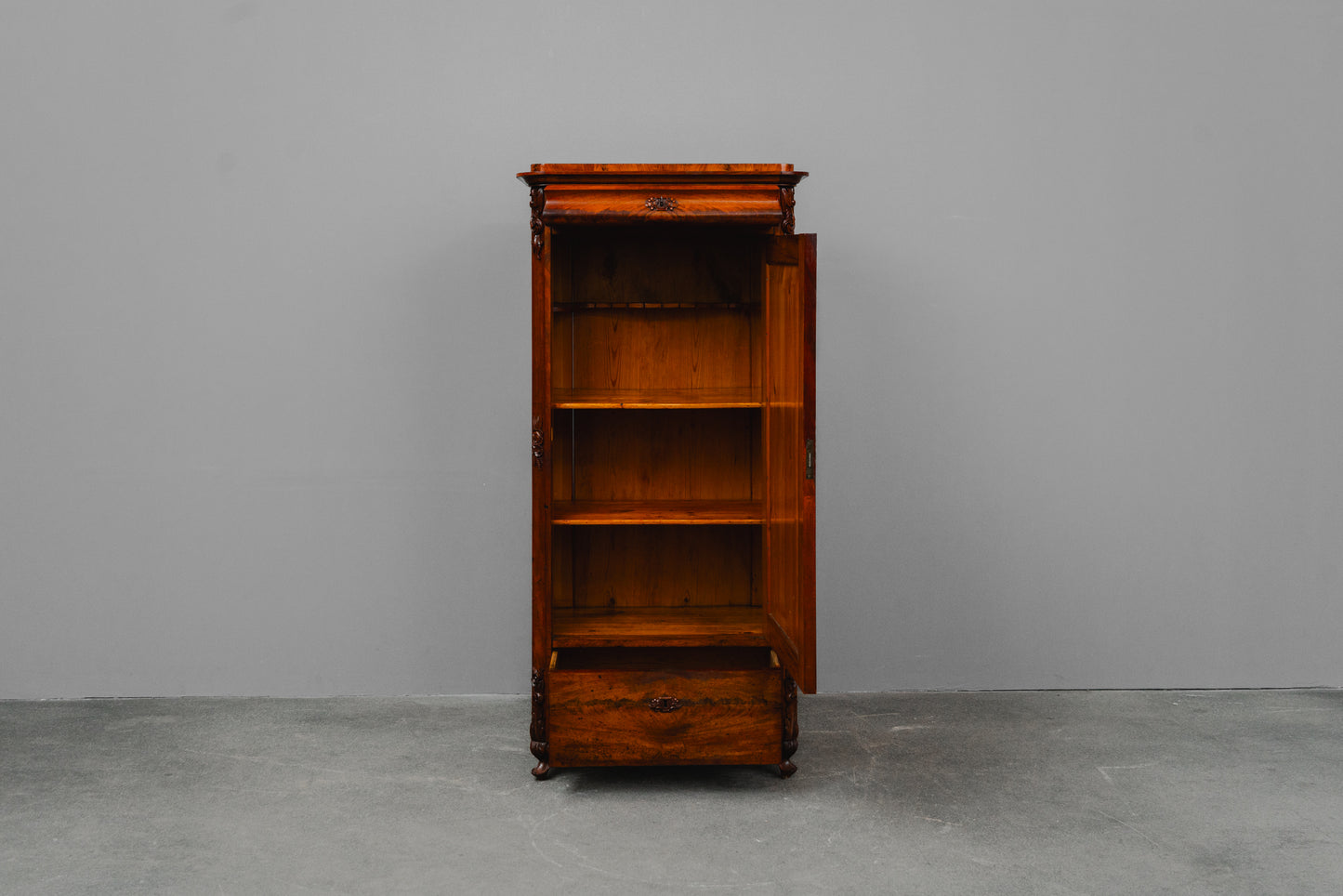 Elegantes Louis Philippe Vertiko