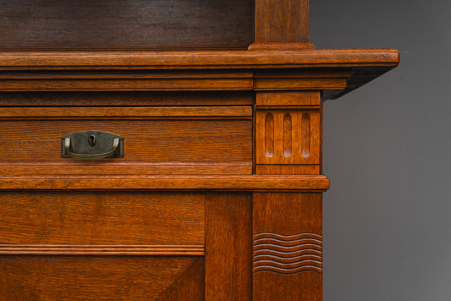 Beeindruckender Jugendstil Buffetschrank