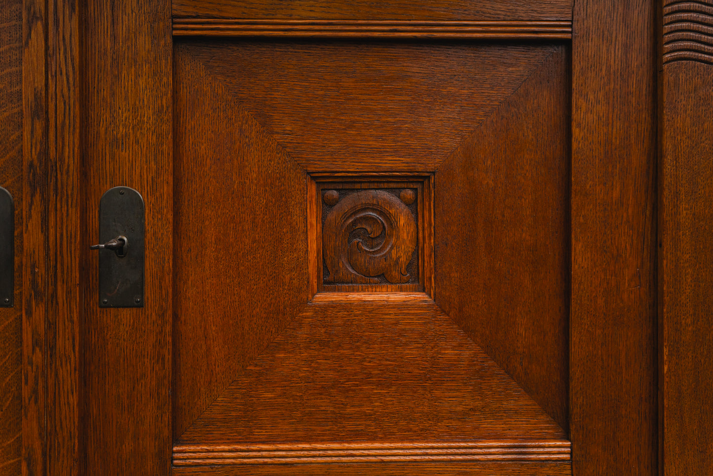Beeindruckender Jugendstil Buffetschrank