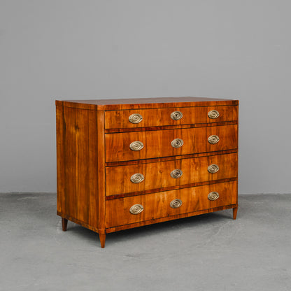 Biedermeier Kommode in Nussbaum - erste Hälfte des 19.Jahrhunderts