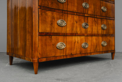 Biedermeier Kommode in Nussbaum - erste Hälfte des 19.Jahrhunderts