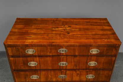 Biedermeier Kommode in Nussbaum - erste Hälfte des 19.Jahrhunderts