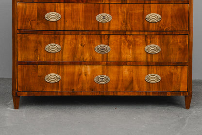 Biedermeier Kommode in Nussbaum - erste Hälfte des 19.Jahrhunderts