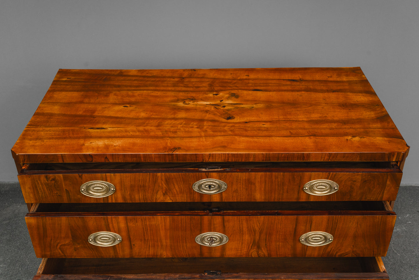Biedermeier Kommode in Nussbaum - erste Hälfte des 19.Jahrhunderts