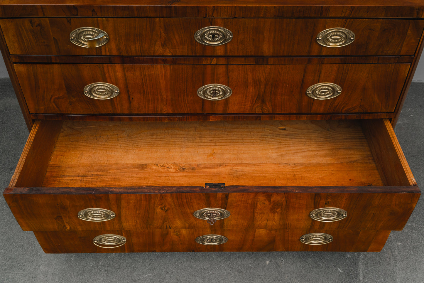 Biedermeier Kommode in Nussbaum - erste Hälfte des 19.Jahrhunderts