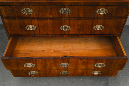 Biedermeier Kommode in Nussbaum - erste Hälfte des 19.Jahrhunderts