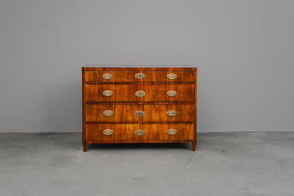 Biedermeier Kommode in Nussbaum - erste Hälfte des 19.Jahrhunderts