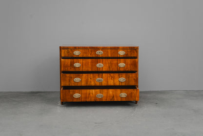 Biedermeier Kommode in Nussbaum - erste Hälfte des 19.Jahrhunderts