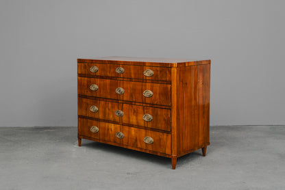 Biedermeier Kommode in Nussbaum - erste Hälfte des 19.Jahrhunderts