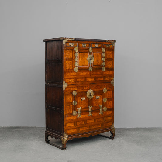 Asiatischer Schrank aus Holz - vermutlich 20.Jahrhundert