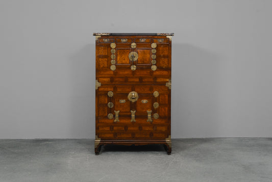 Asiatischer Schrank aus Holz - vermutlich 20.Jahrhundert