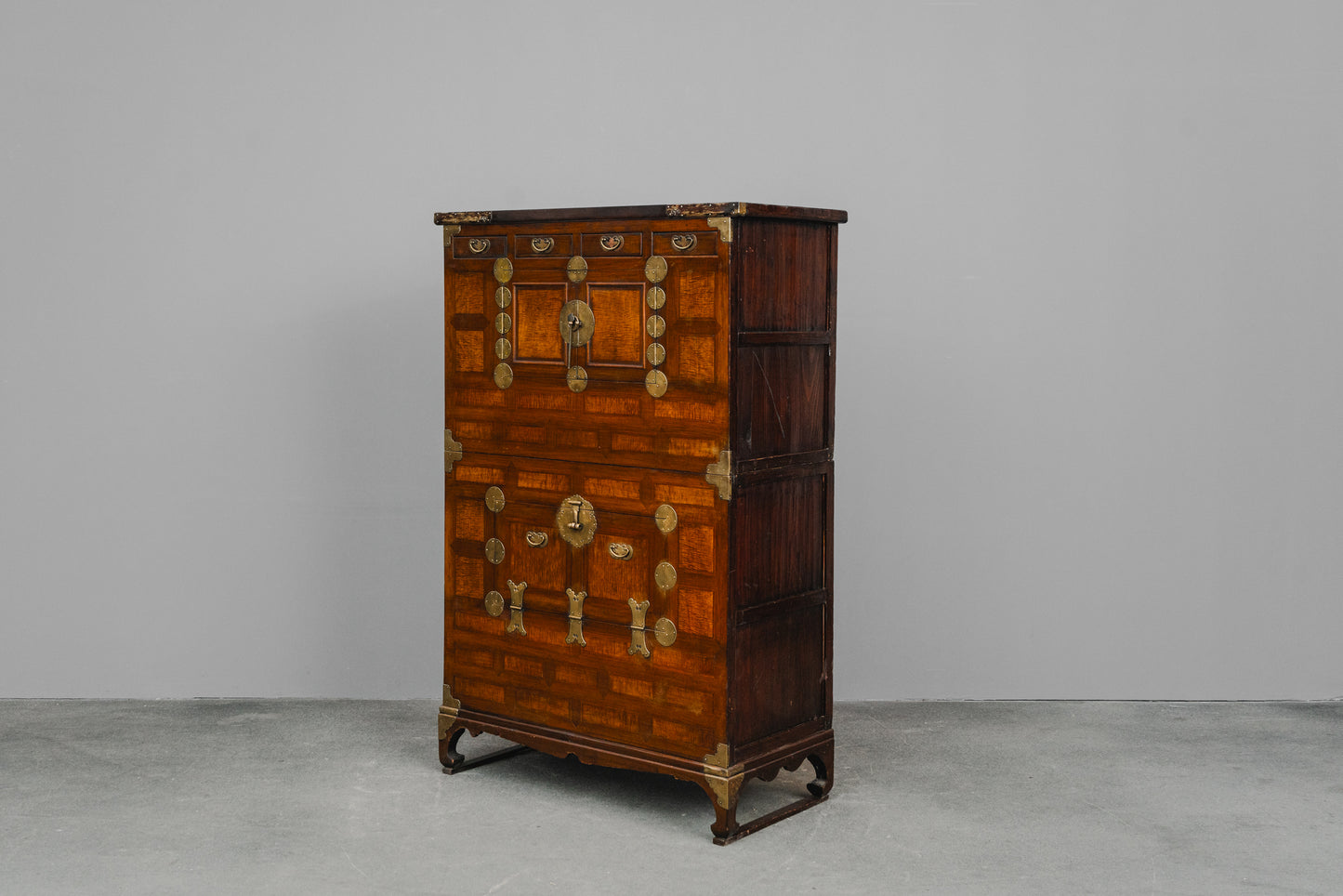 Asiatischer Schrank aus Holz - vermutlich 20.Jahrhundert