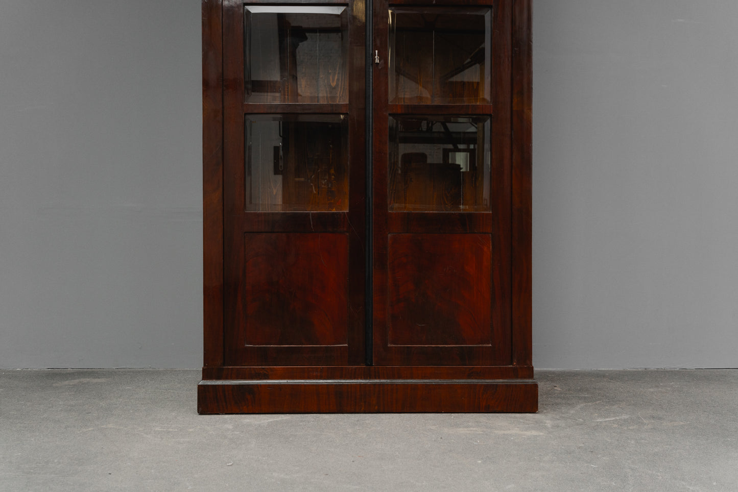 Biedermeier Stil Bücherschrank in Mahagoni - erste Hälfte des 20.Jahrhunderts