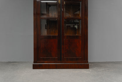 Biedermeier Stil Bücherschrank in Mahagoni - erste Hälfte des 20.Jahrhunderts