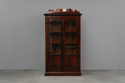 Biedermeier Stil Bücherschrank in Mahagoni - erste Hälfte des 20.Jahrhunderts
