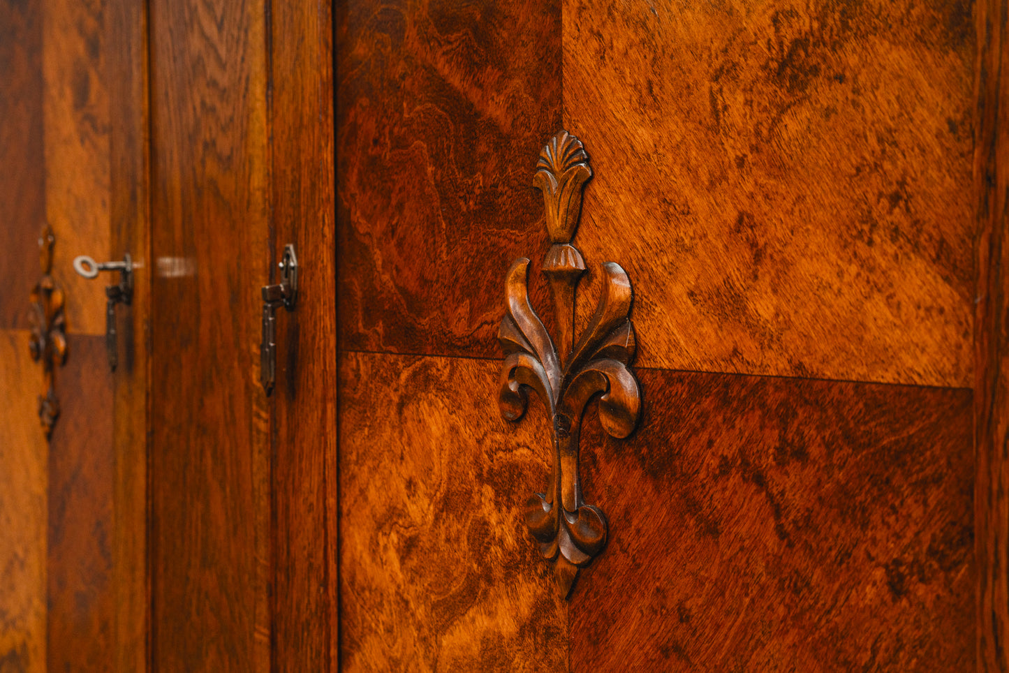 Jugendstil Schrank in Eiche - erste Hälfte des 20.Jahrhunderts