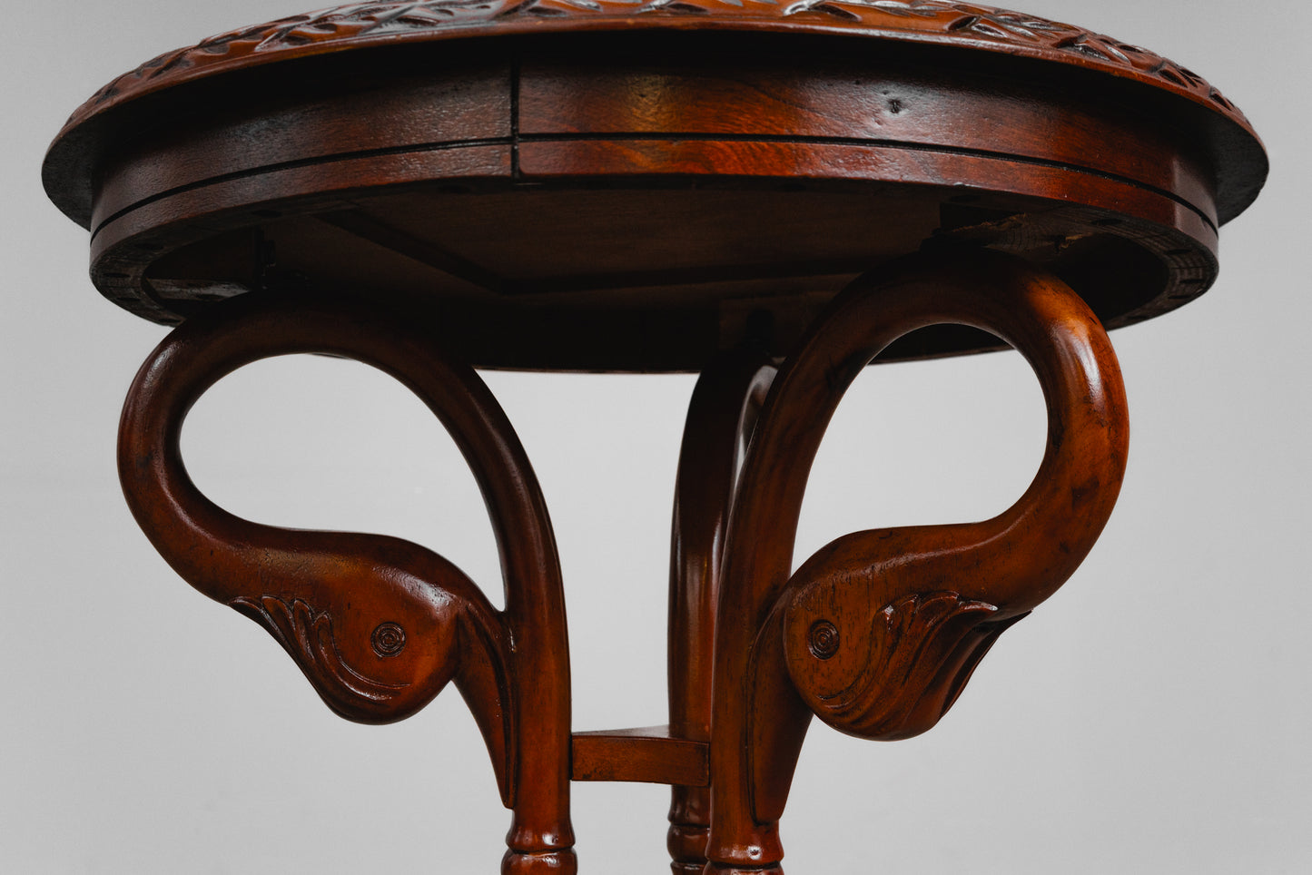 Biedermeier Stil Beistelltisch in Mahagoni - zweite Hälfte des 20.Jahrhunderts