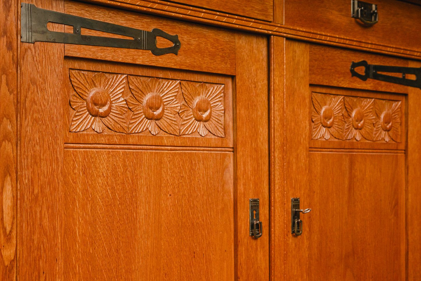 Jugendstil Buffet in Eiche - Anfang des 20.Jahrhunderts