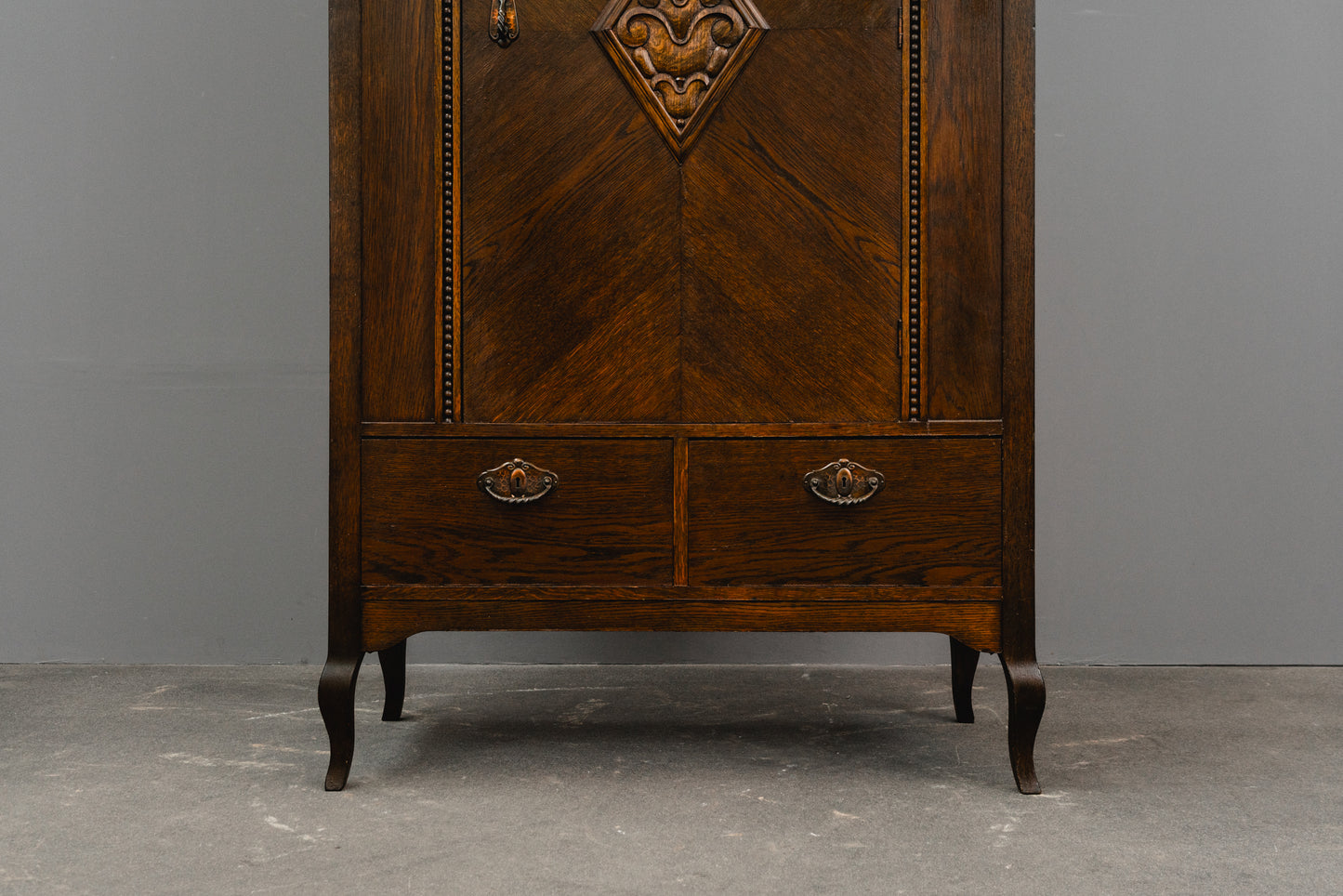 Jugendstil Wäscheschrank in Eiche - Anfang des 20.Jahrhunderts