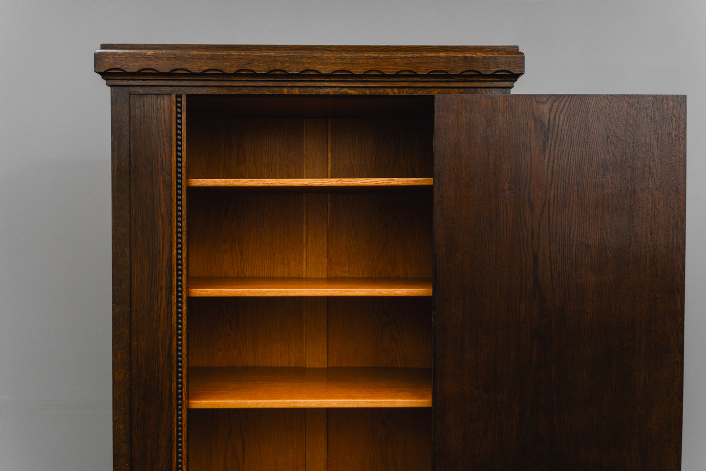 Jugendstil Wäscheschrank in Eiche - Anfang des 20.Jahrhunderts