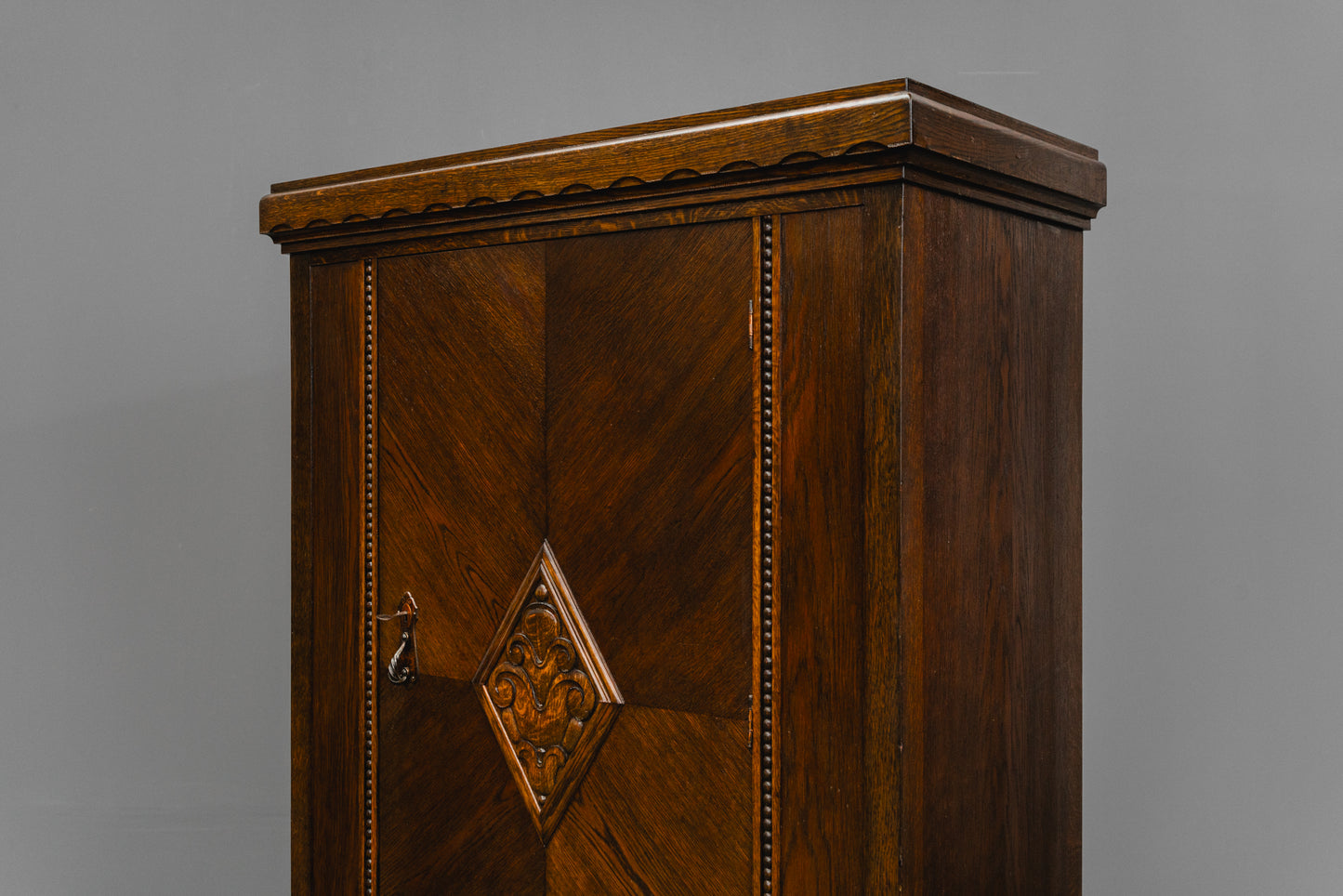 Jugendstil Wäscheschrank in Eiche - Anfang des 20.Jahrhunderts