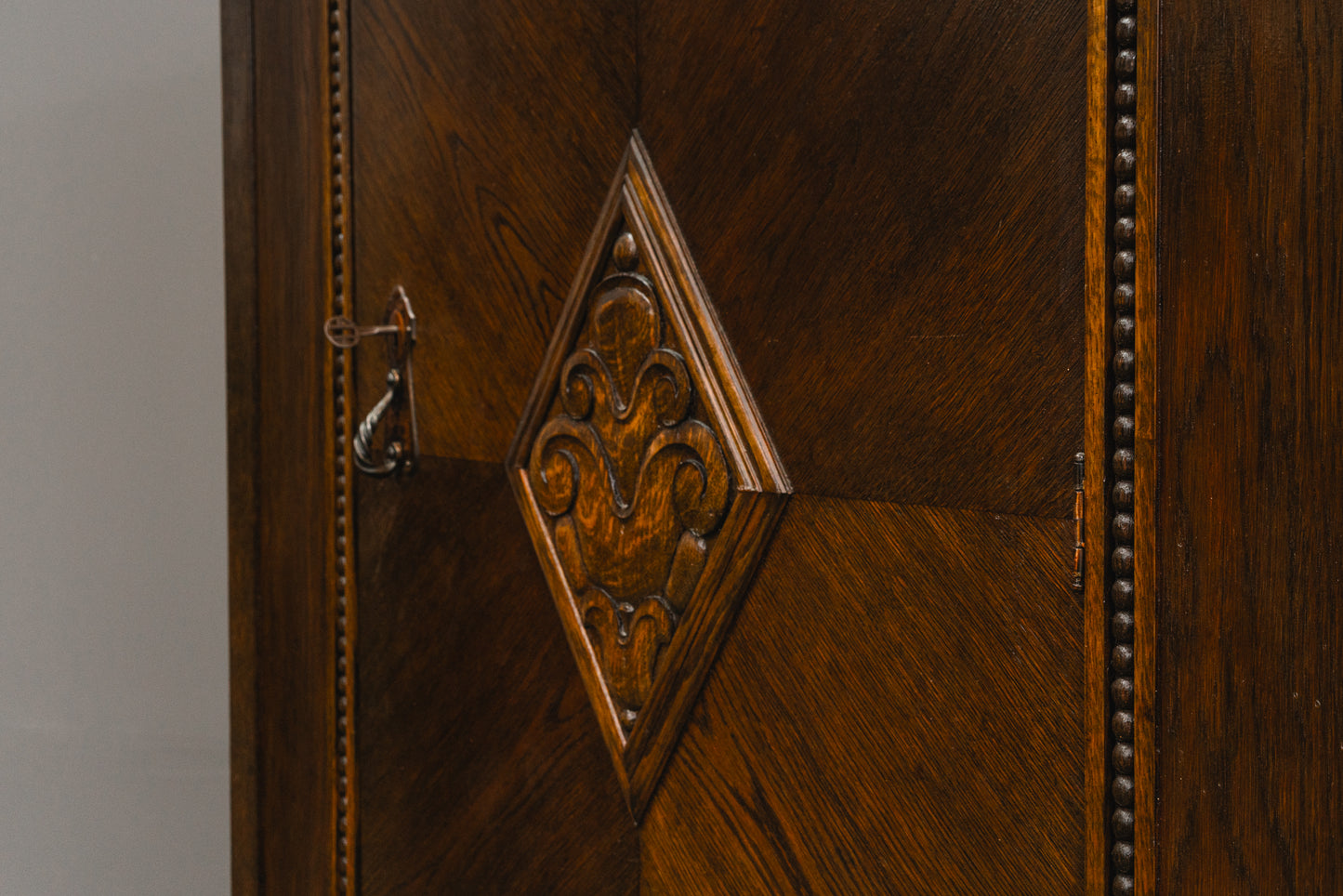 Jugendstil Wäscheschrank in Eiche - Anfang des 20.Jahrhunderts