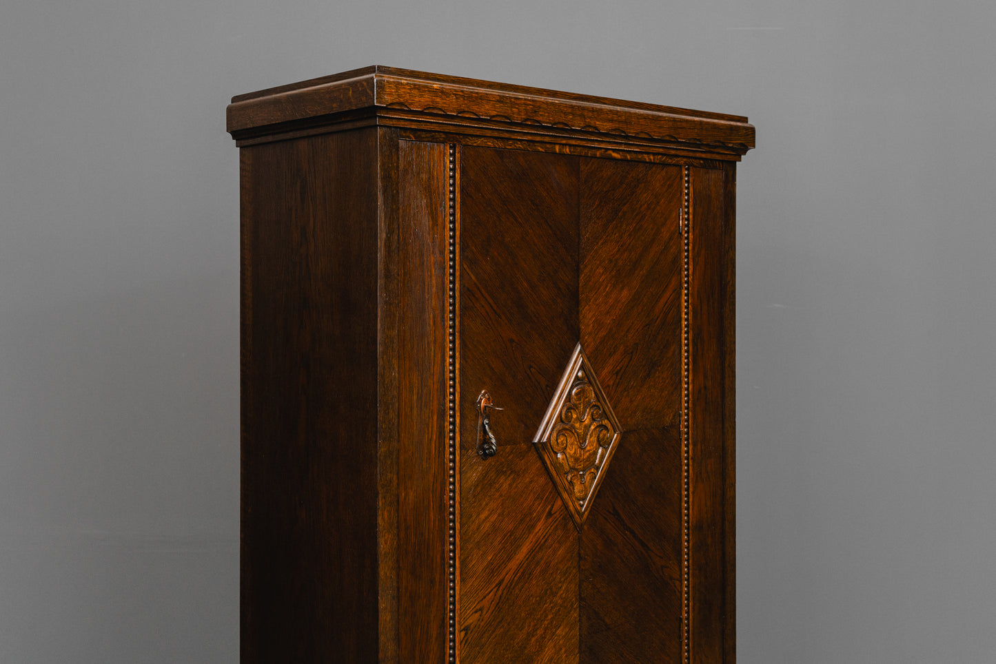 Jugendstil Wäscheschrank in Eiche - Anfang des 20.Jahrhunderts