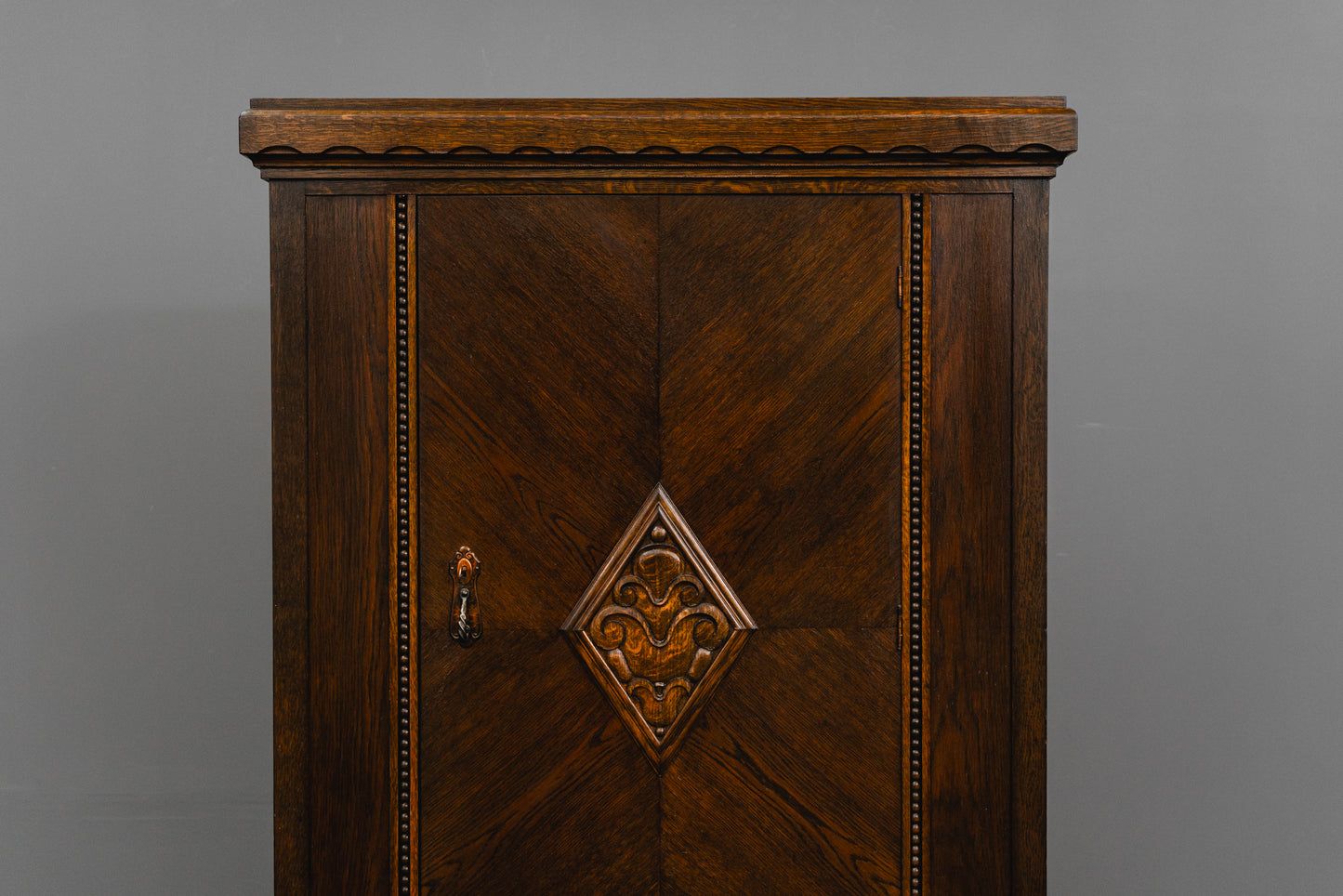 Jugendstil Wäscheschrank in Eiche - Anfang des 20.Jahrhunderts