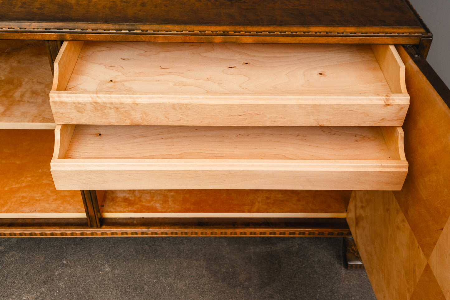Art Déco Sideboard in Birke - erste Hälfte des 20.Jahrhunderts