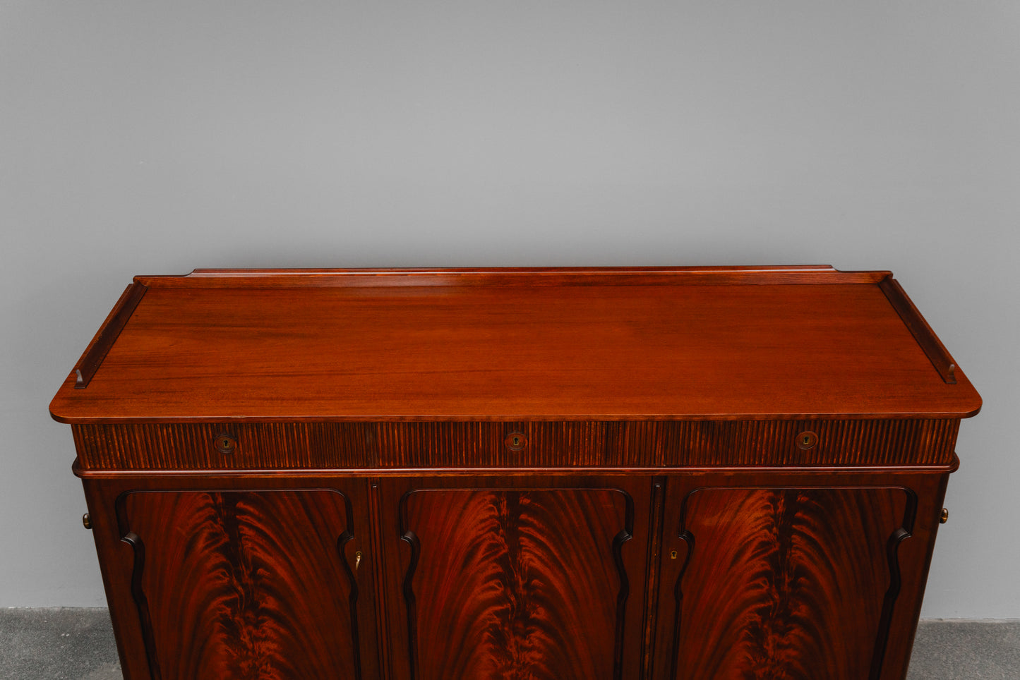 Klassizistischer Stil Sideboard in Mahagoni - zweite Hälfte des 20.Jahrhunderts