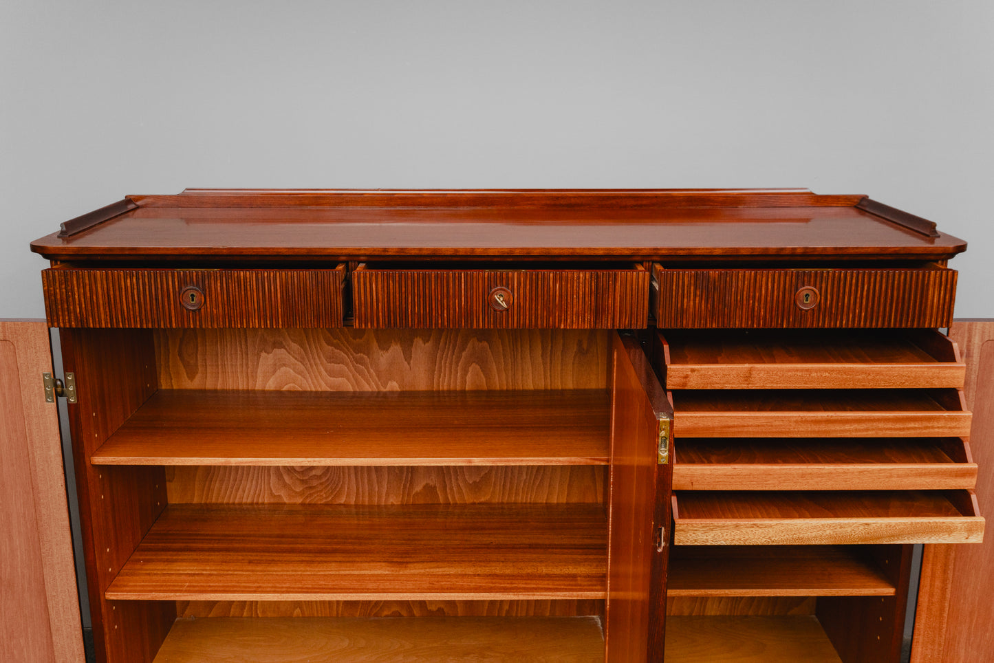 Klassizistischer Stil Sideboard in Mahagoni - zweite Hälfte des 20.Jahrhunderts
