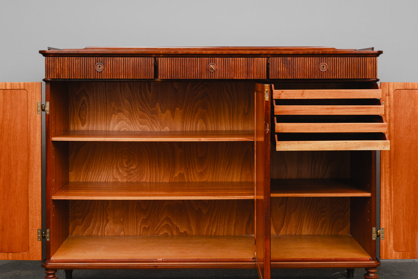 Klassizistischer Stil Sideboard in Mahagoni - zweite Hälfte des 20.Jahrhunderts