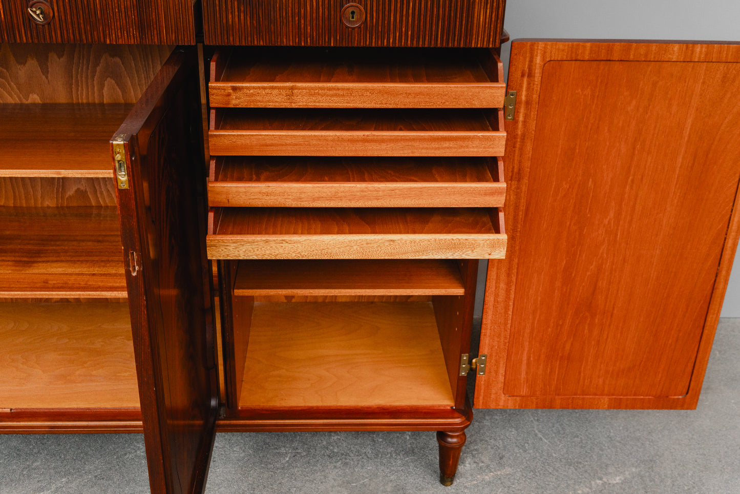 Klassizistischer Stil Sideboard in Mahagoni - zweite Hälfte des 20.Jahrhunderts