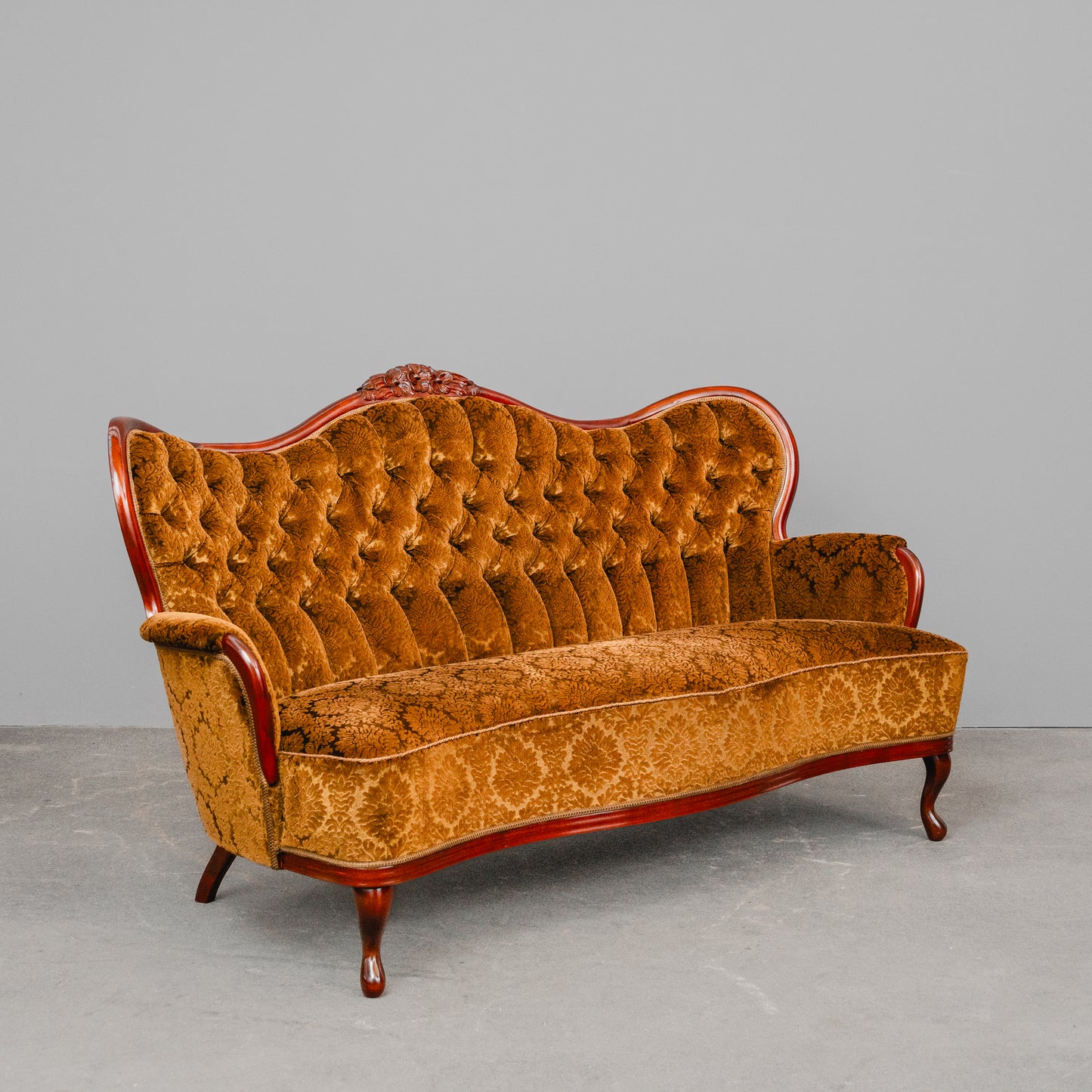 Antiker Stil Sofa in Gelb - zweite Hälfte des 20.Jahrhunderts