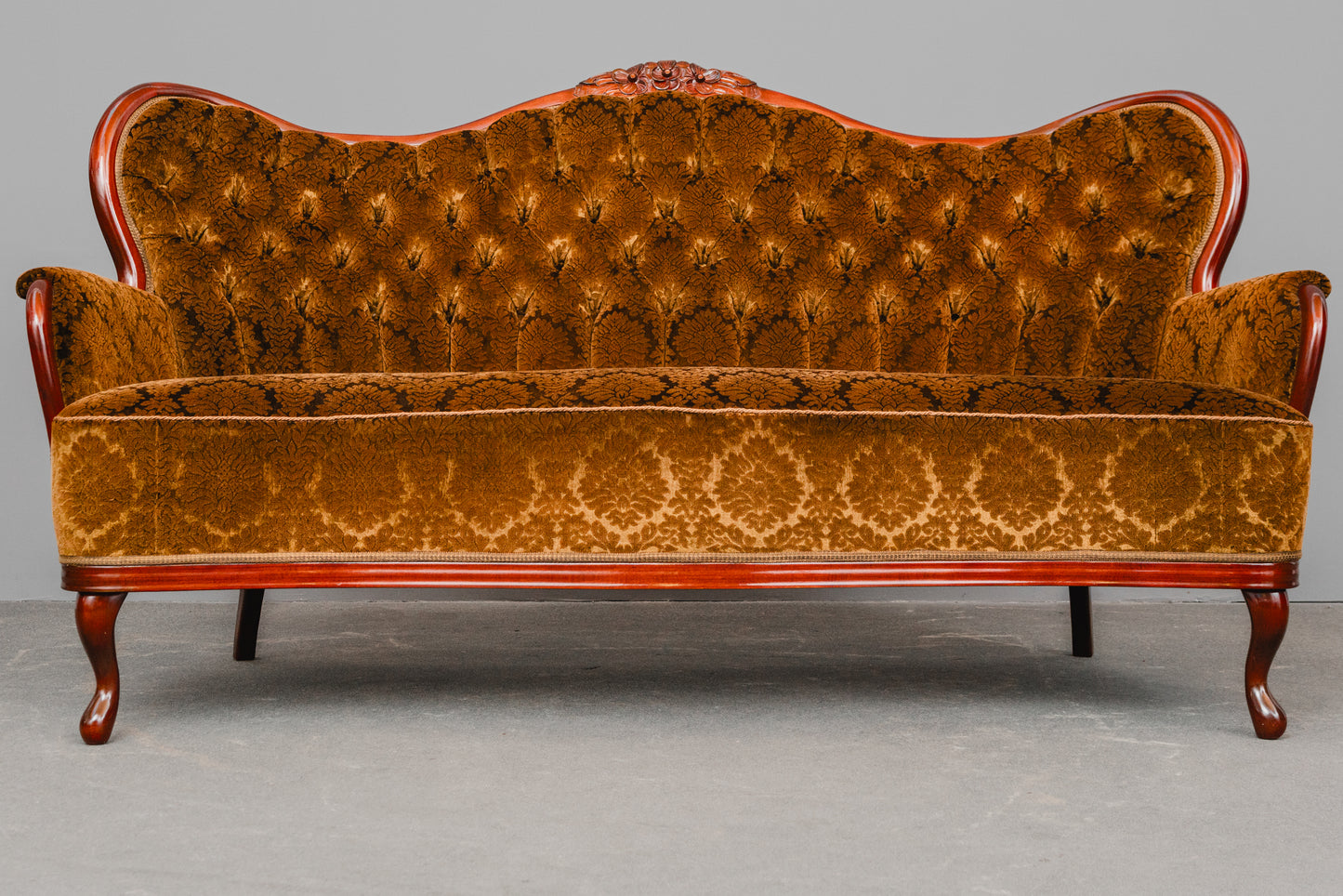 Antiker Stil Sofa in Gelb - zweite Hälfte des 20.Jahrhunderts