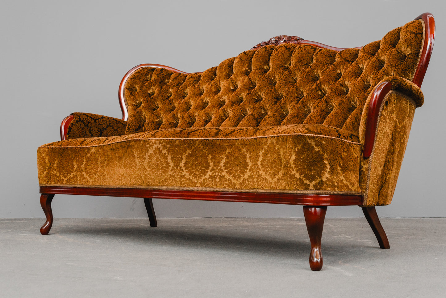 Antiker Stil Sofa in Gelb - zweite Hälfte des 20.Jahrhunderts