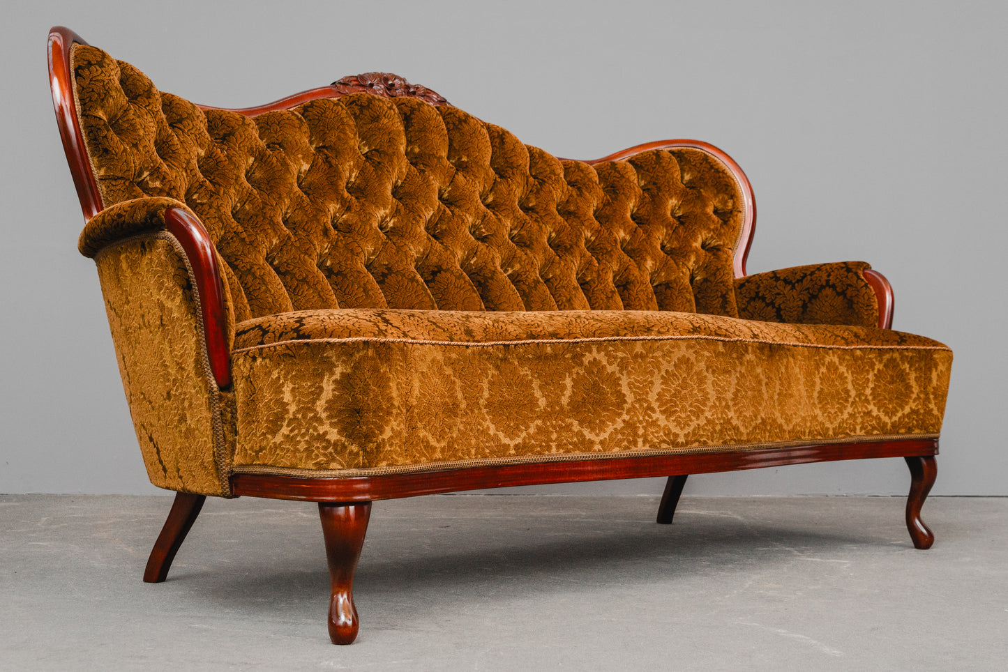 Antiker Stil Sofa in Gelb - zweite Hälfte des 20.Jahrhunderts